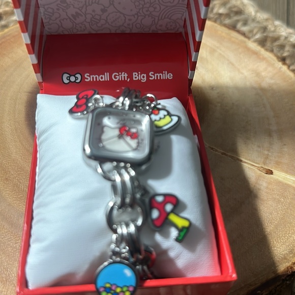 Hello Kitty Watch - Picture 3 of 11